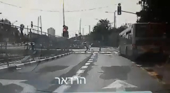  فيديو: أم تُنقذ ابنها من الموت المحقق بيافا 